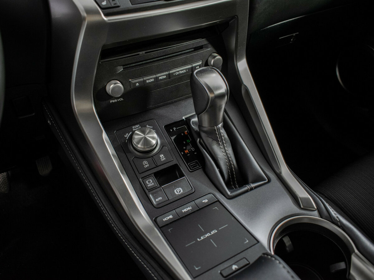 Б/У Лексус Н-Икс 2020 года. Фото: #12