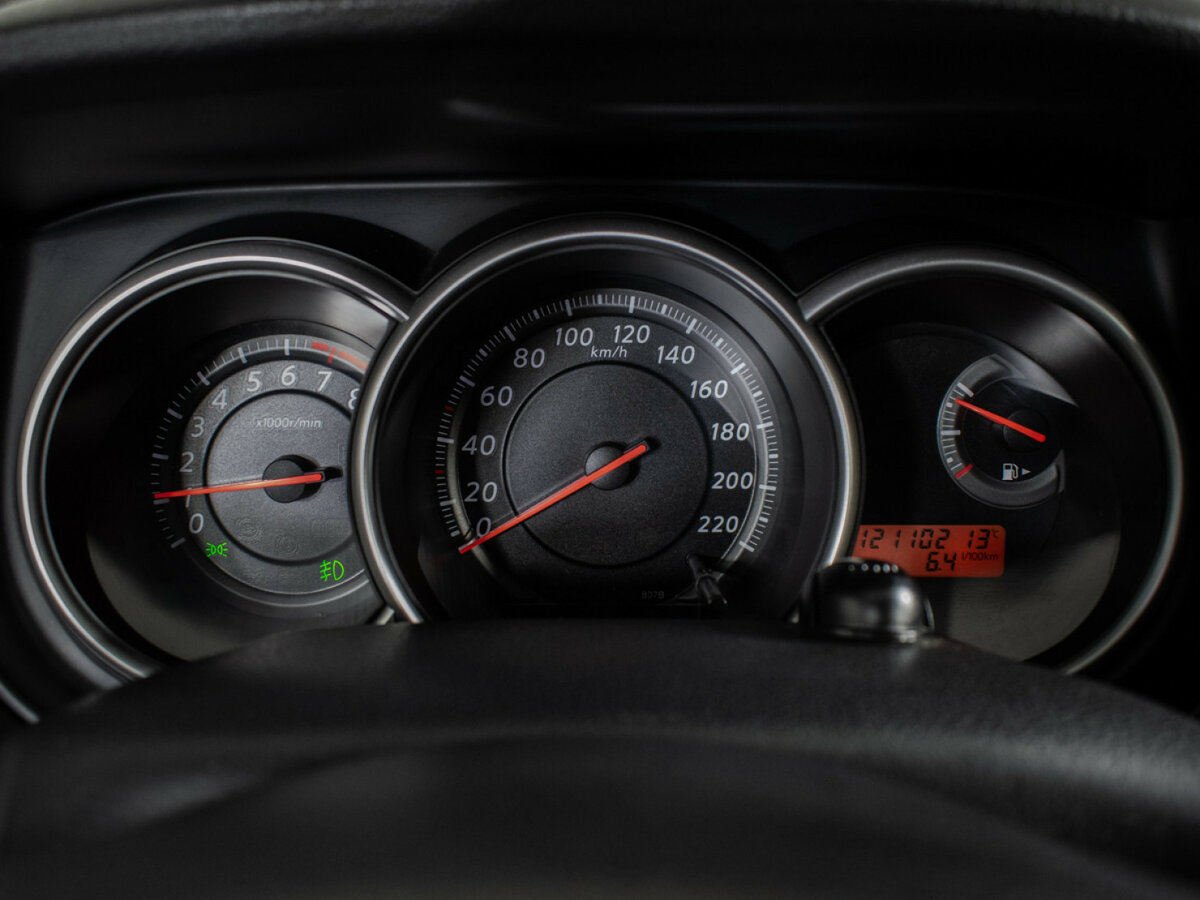 Б/У Ниссан Тиида 2013 года. Фото: #11