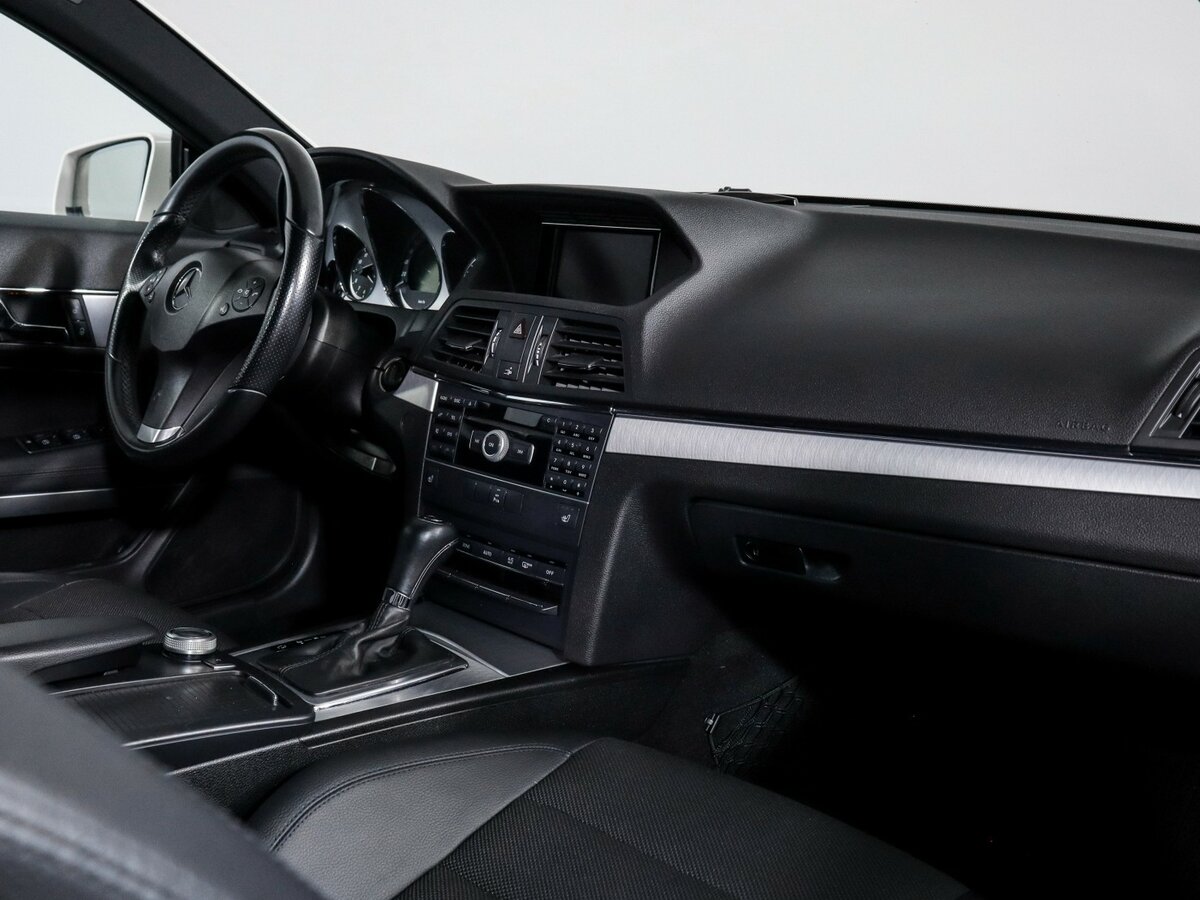 Б/У Мерседес-Бенц Е-Класс 2010 года. Фото: #6