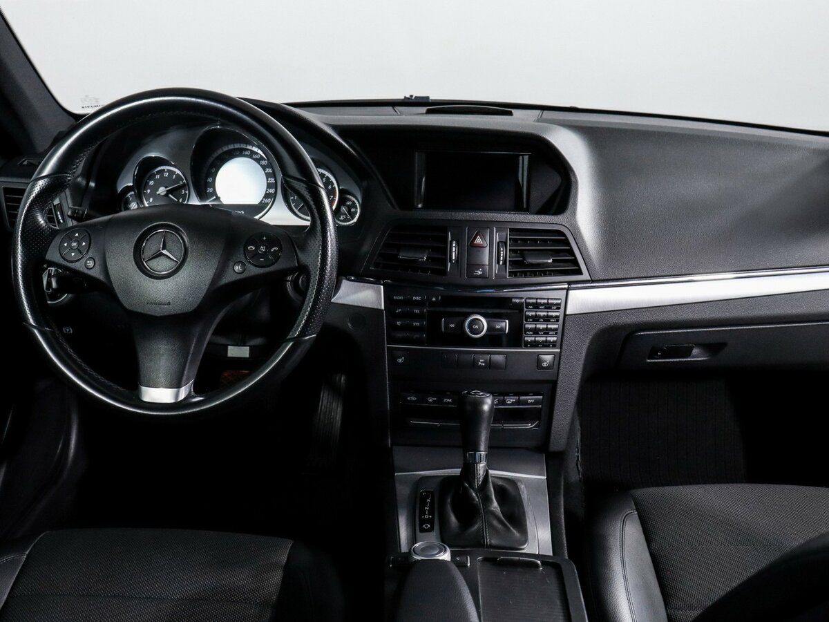 Б/У Мерседес-Бенц Е-Класс 2010 года. Фото: #9