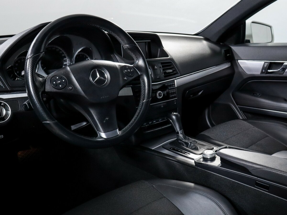 Б/У Мерседес-Бенц Е-Класс 2010 года. Фото: #10