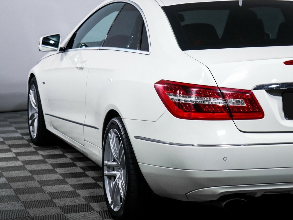 Б/У Мерседес-Бенц Е-Класс 2010 года. Фото: #13