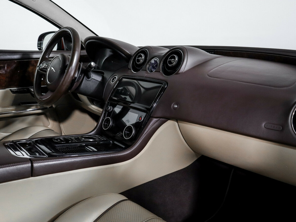 Б/У Ягуар ИксДжи 2011 года. Фото: #6