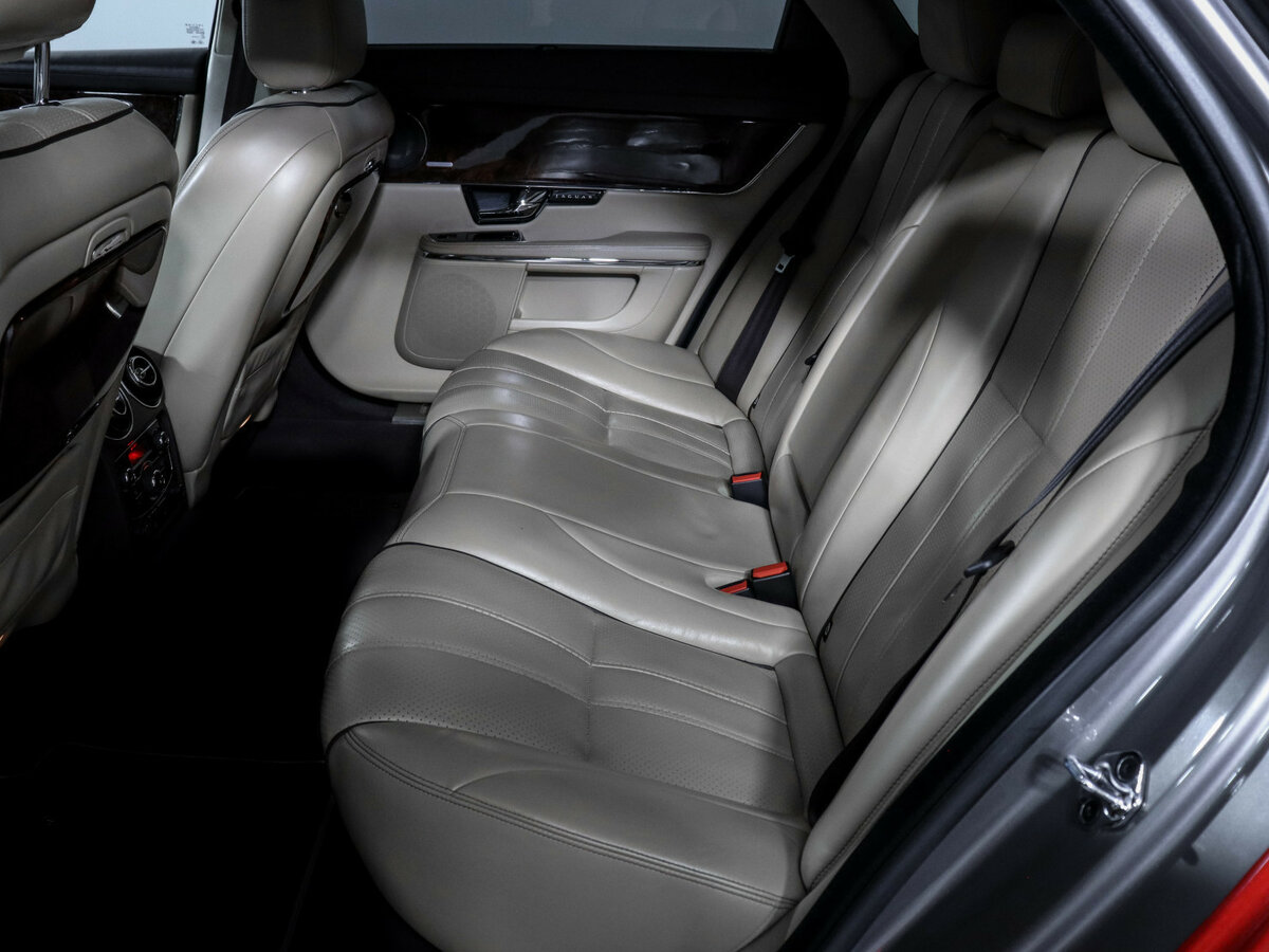 Б/У Ягуар ИксДжи 2011 года. Фото: #7