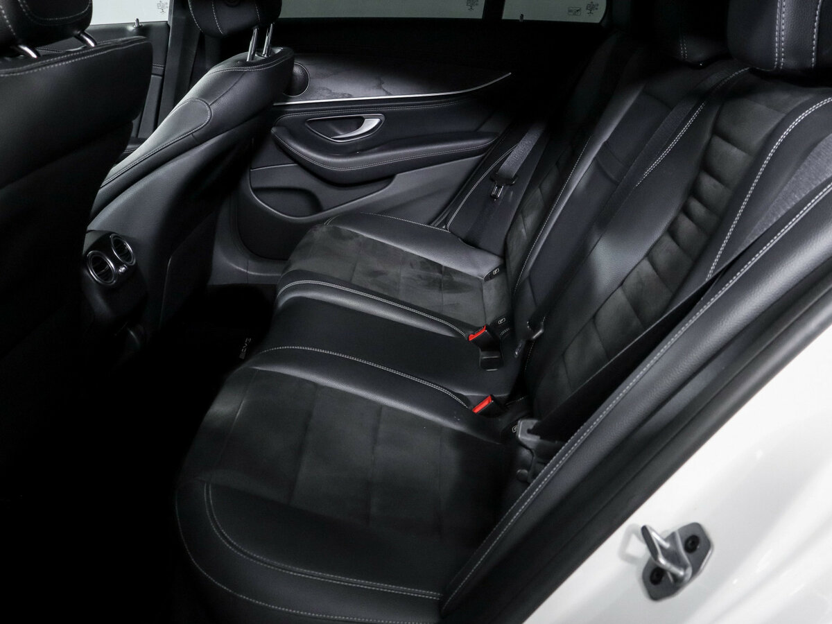 Б/У Мерседес-Бенц Е-Класс 2019 года. Фото: #7