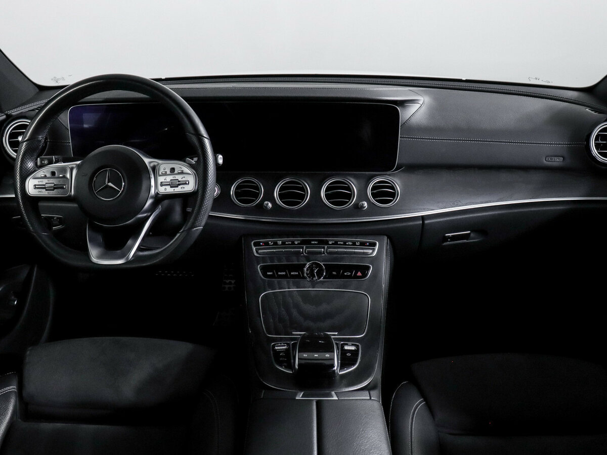 Б/У Мерседес-Бенц Е-Класс 2019 года. Фото: #9