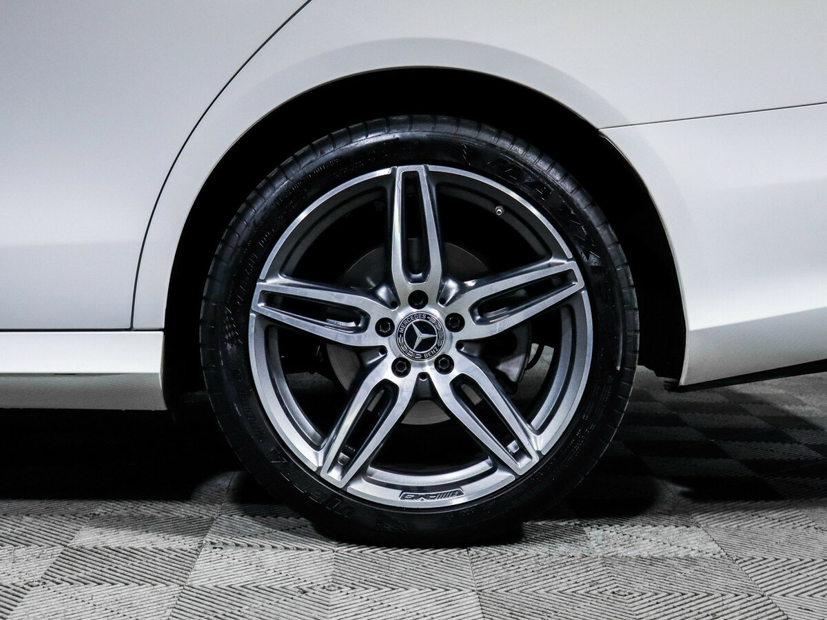 Б/У Мерседес-Бенц Е-Класс 2019 года. Фото: #11