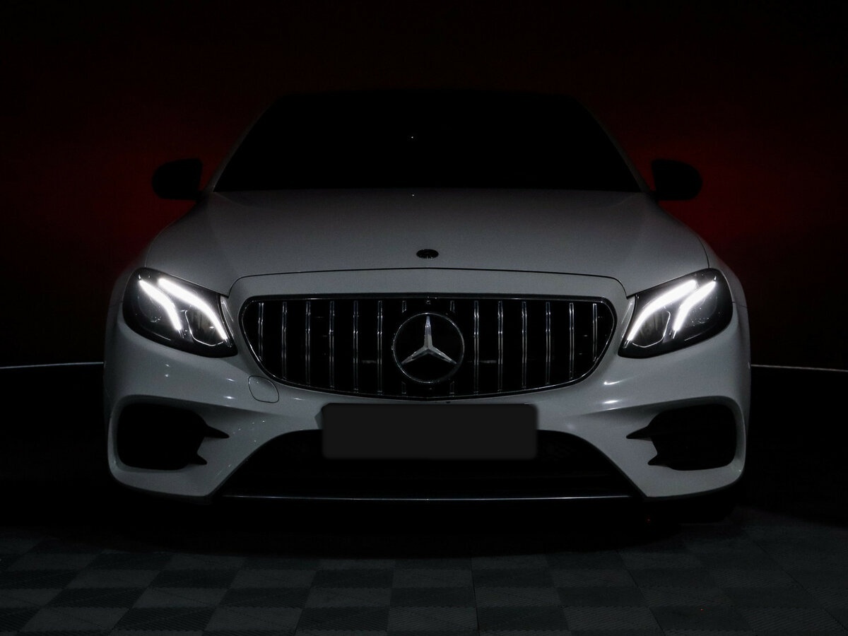 Б/У Мерседес-Бенц Е-Класс 2019 года. Фото: #17