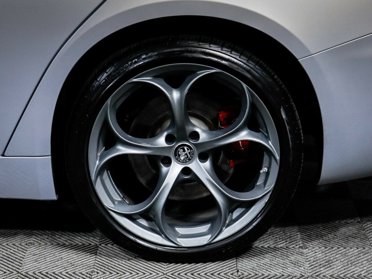 Б/У Альфа Ромео Гьюлиа 2021 года. Фото: #11