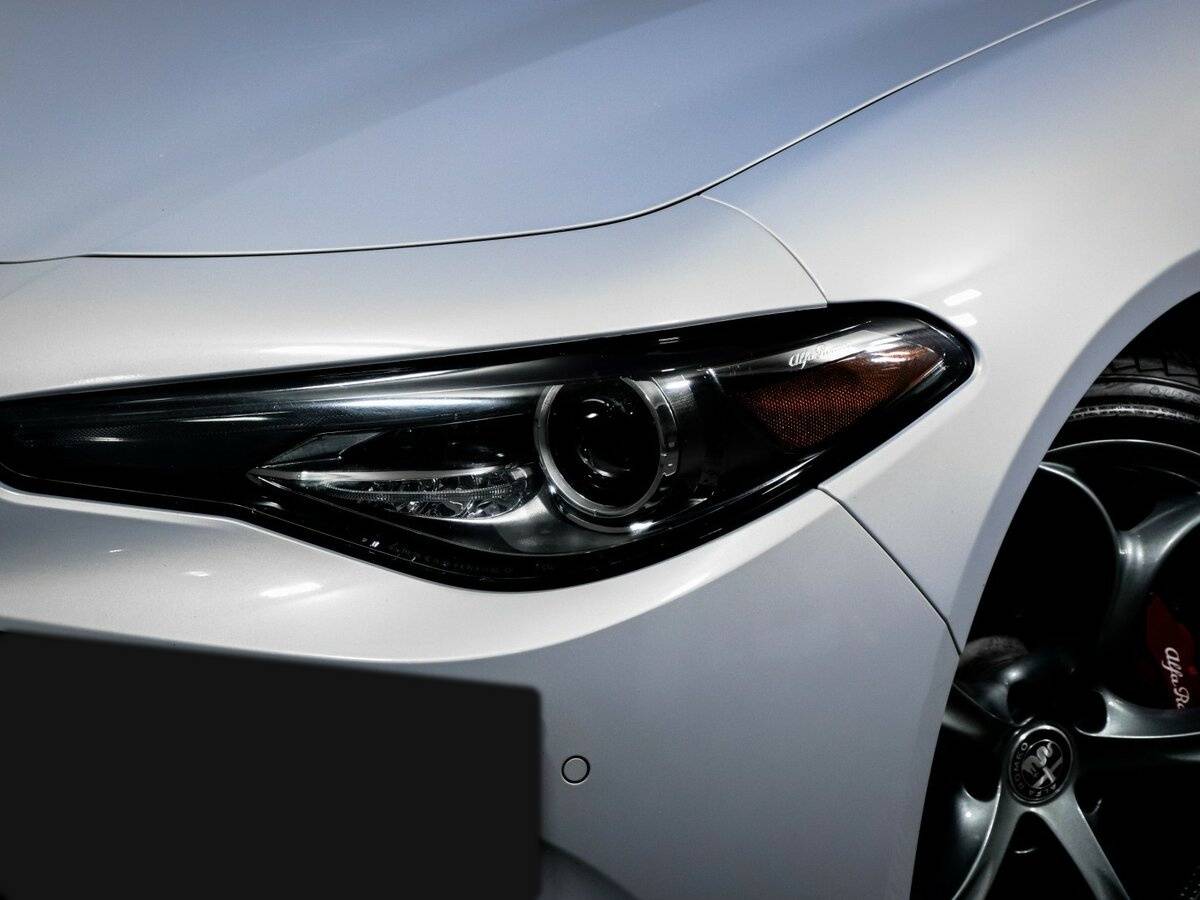 Б/У Альфа Ромео Гьюлиа 2021 года. Фото: #12