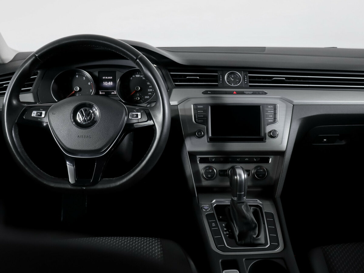 Б/У Фольксваген Пассат 2016 года. Фото: #9