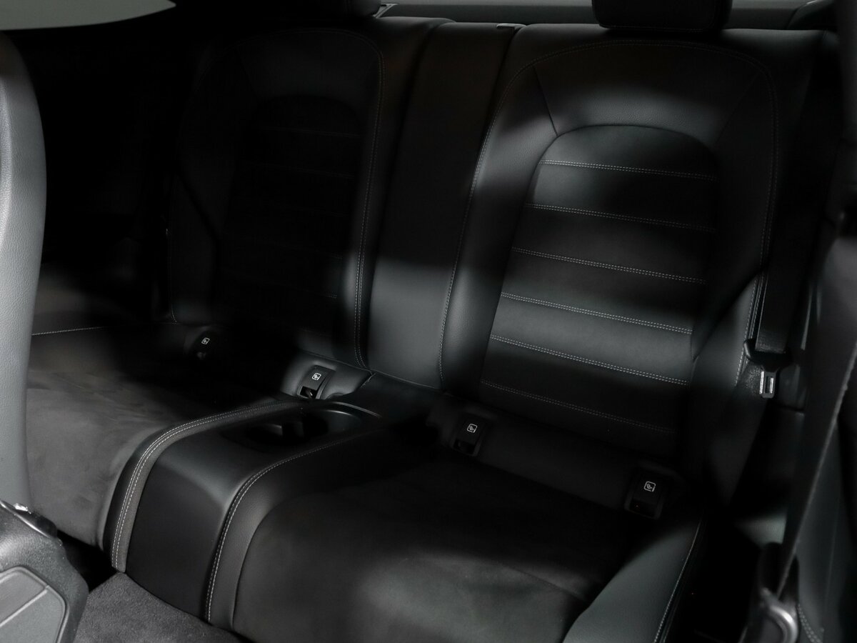 Б/У Мерседес-Бенц Ц-Класс 2018 года. Фото: #9