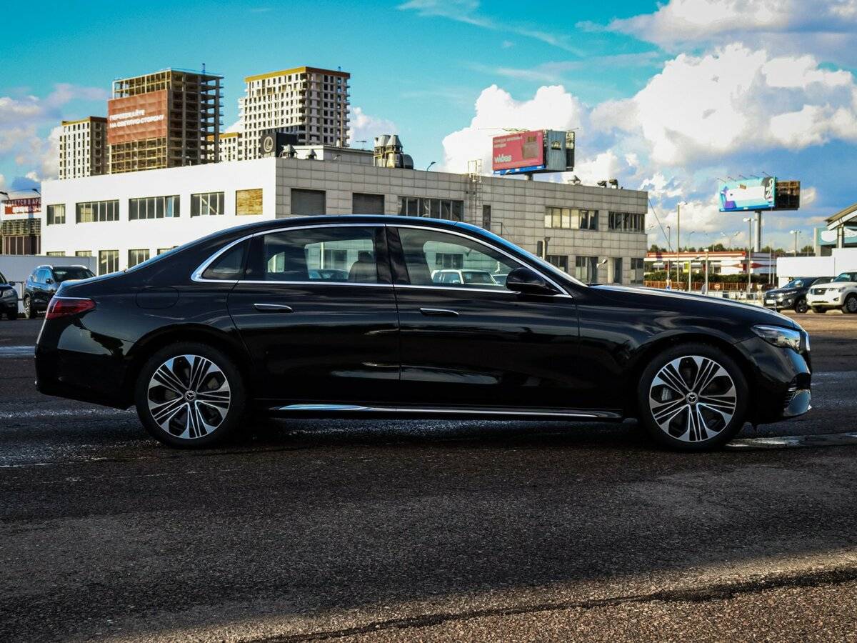 Б/У Мерседес-Бенц Е-Класс 2024 года. Фото: #3