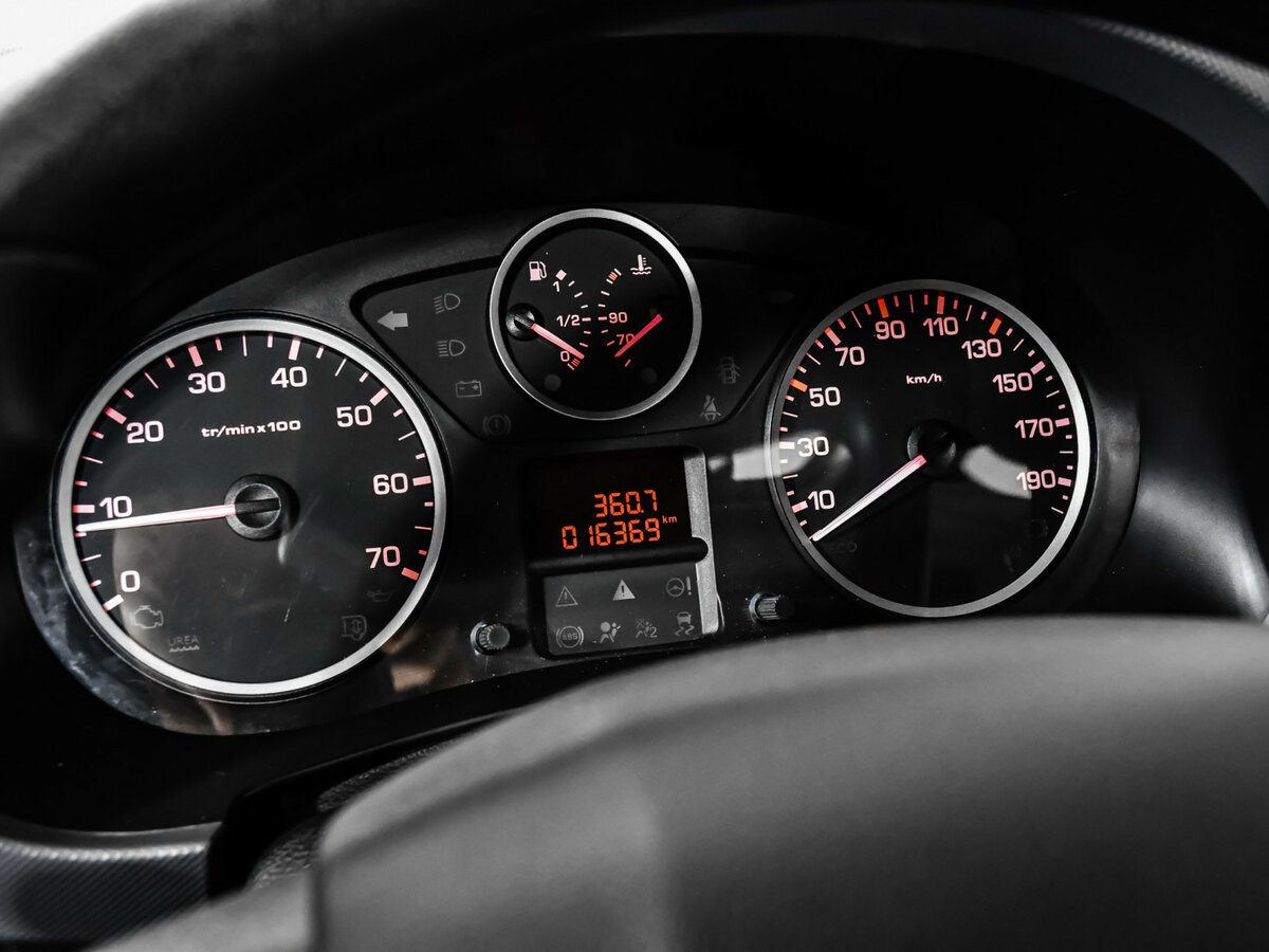 Б/У Пежо Партнер 2021 года. Фото: #7