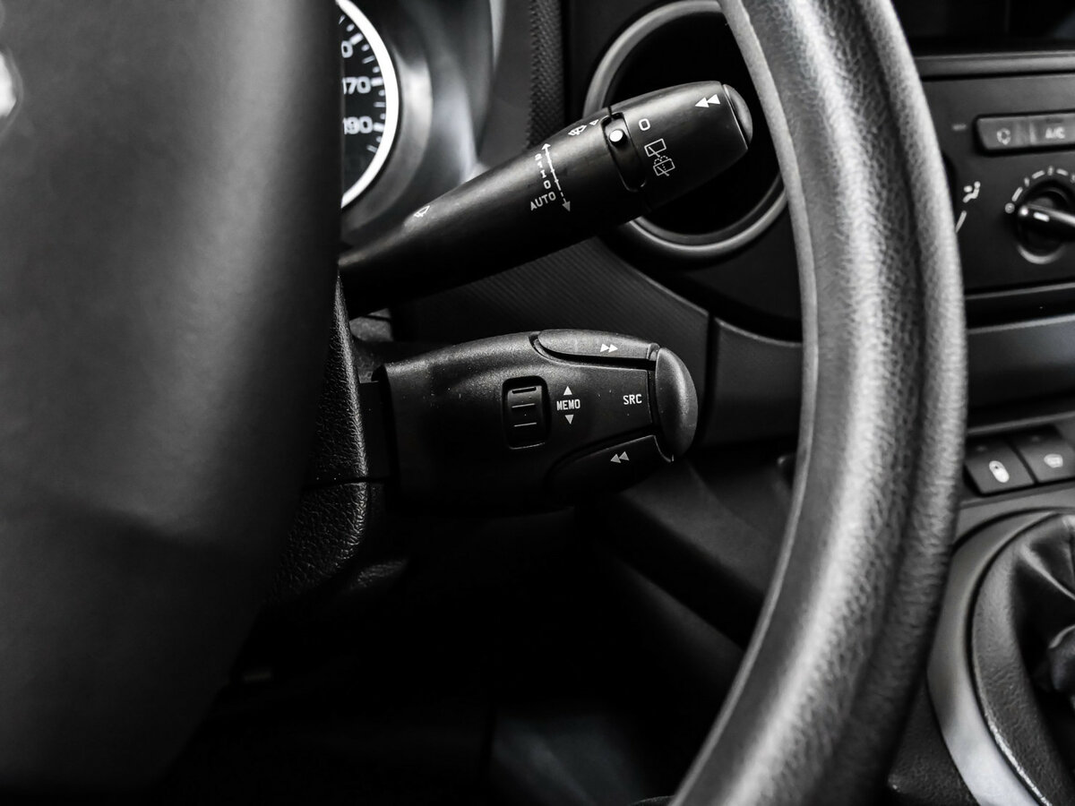 Б/У Пежо Партнер 2021 года. Фото: #13