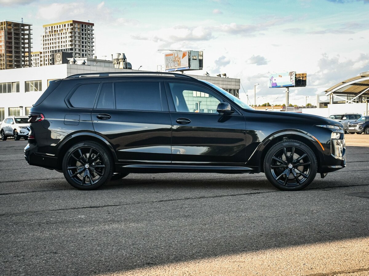 Б/У БМВ Икс7 2022 года. Фото: #3