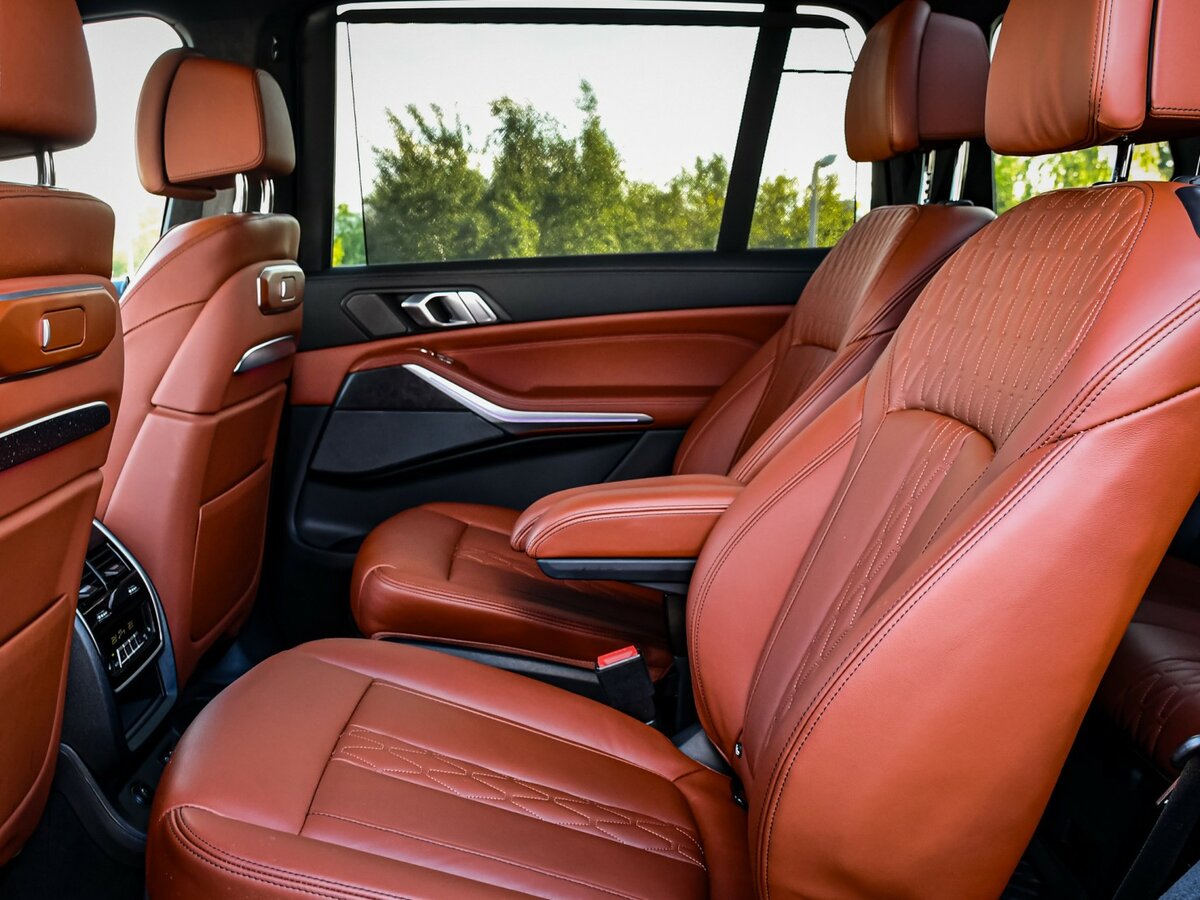 Б/У БМВ Икс7 2022 года. Фото: #10