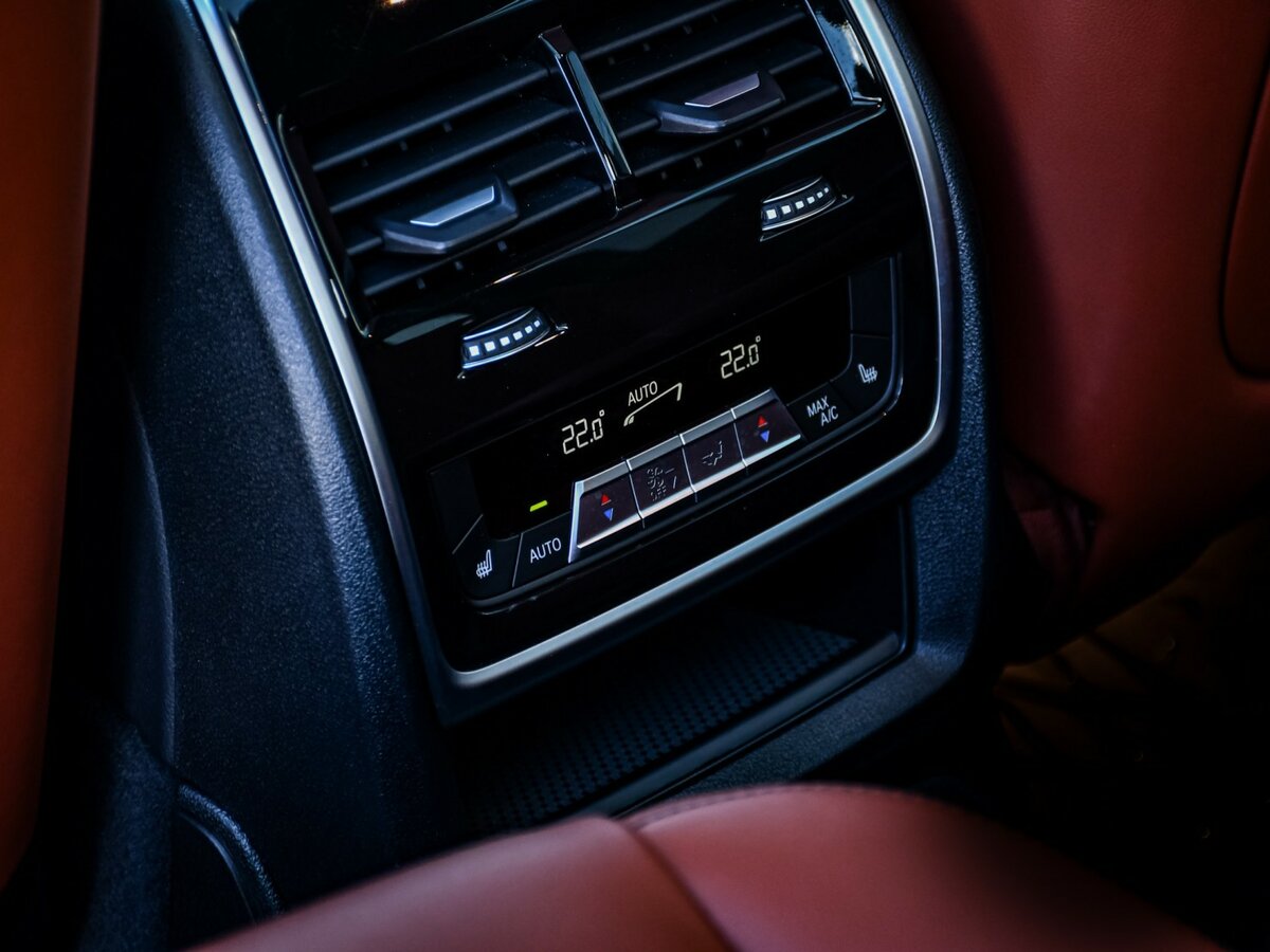 Б/У БМВ Икс7 2022 года. Фото: #17