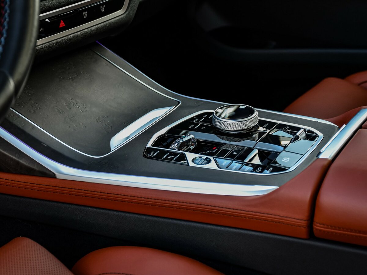 Б/У БМВ Икс7 2022 года. Фото: #22