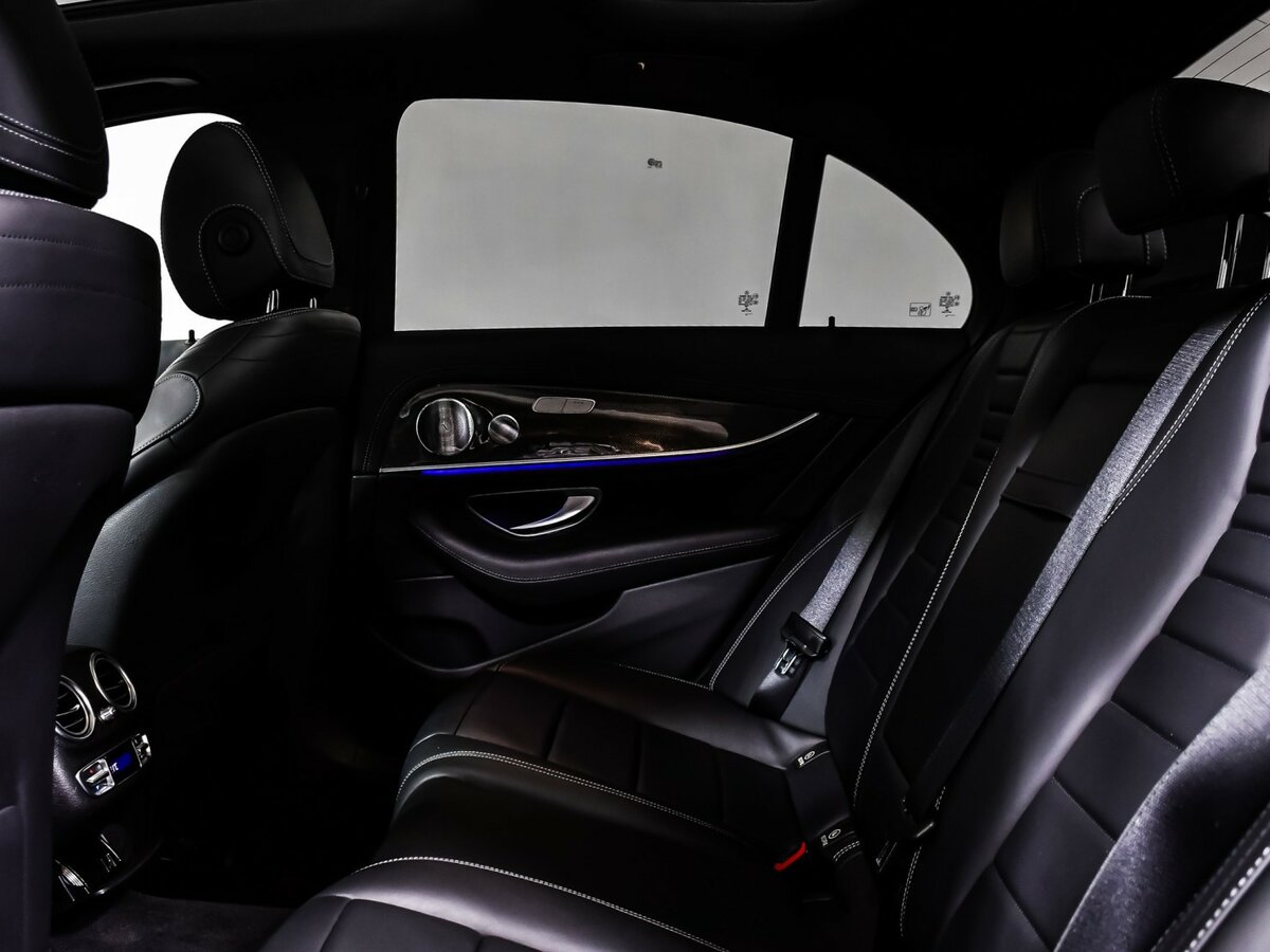 Б/У Мерседес-Бенц Е-Класс 2020 года. Фото: #12