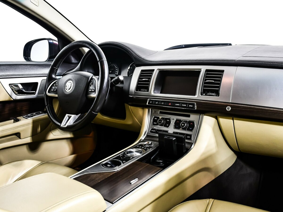 Б/У Ягуар ИксФ 2011 года. Фото: #8