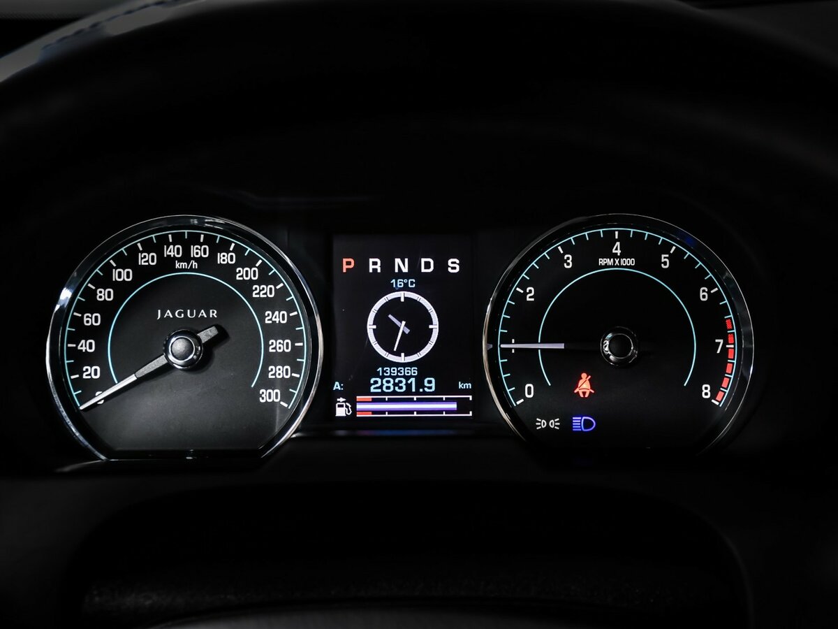 Б/У Ягуар ИксФ 2011 года. Фото: #9