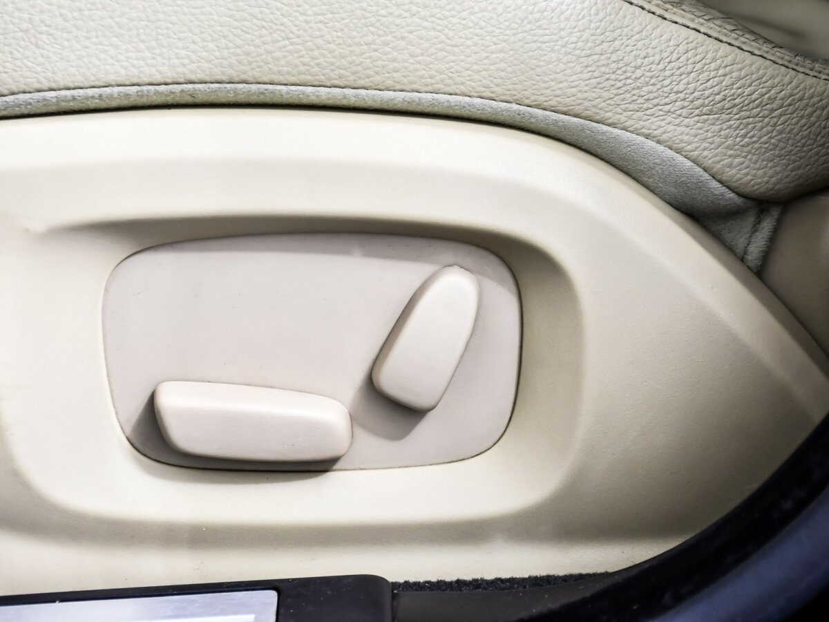 Б/У Ягуар ИксФ 2011 года. Фото: #12