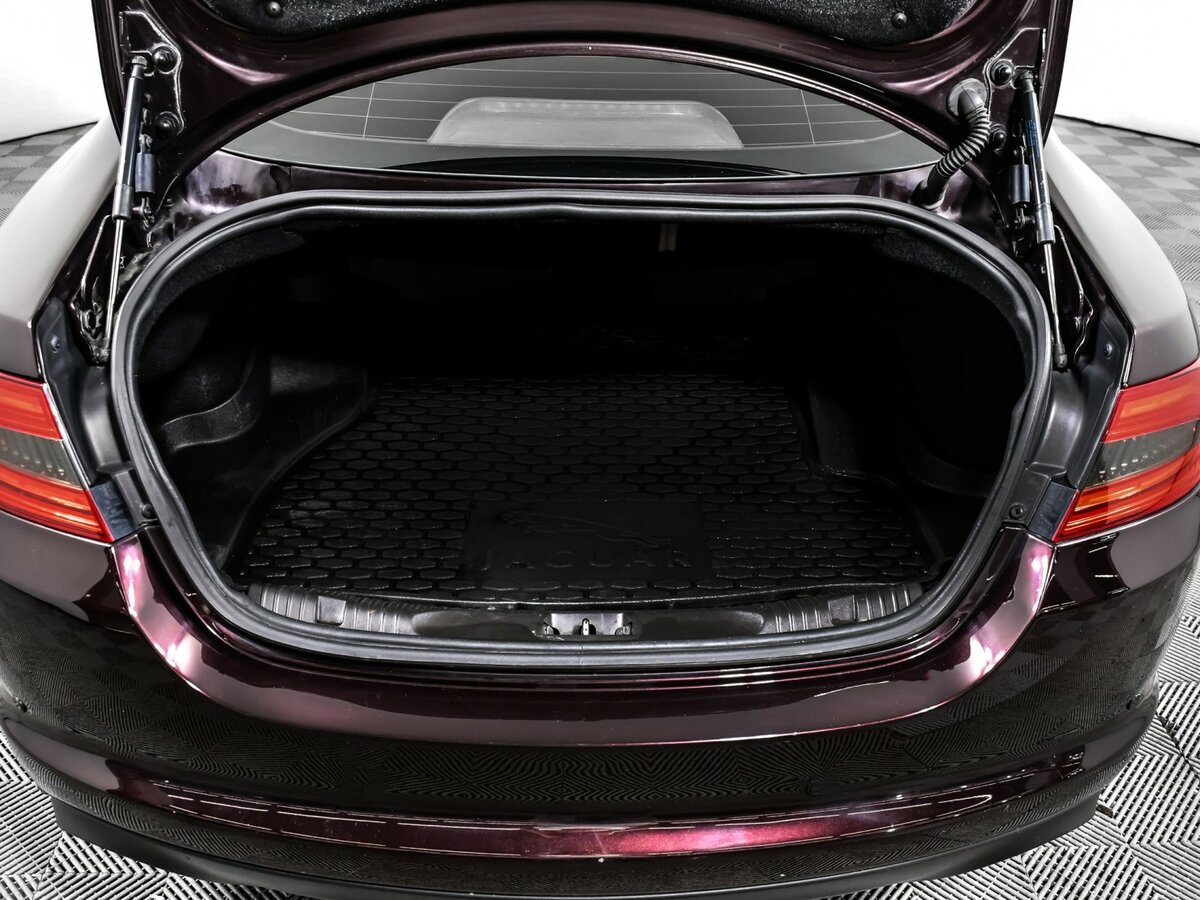 Б/У Ягуар ИксФ 2011 года. Фото: #13