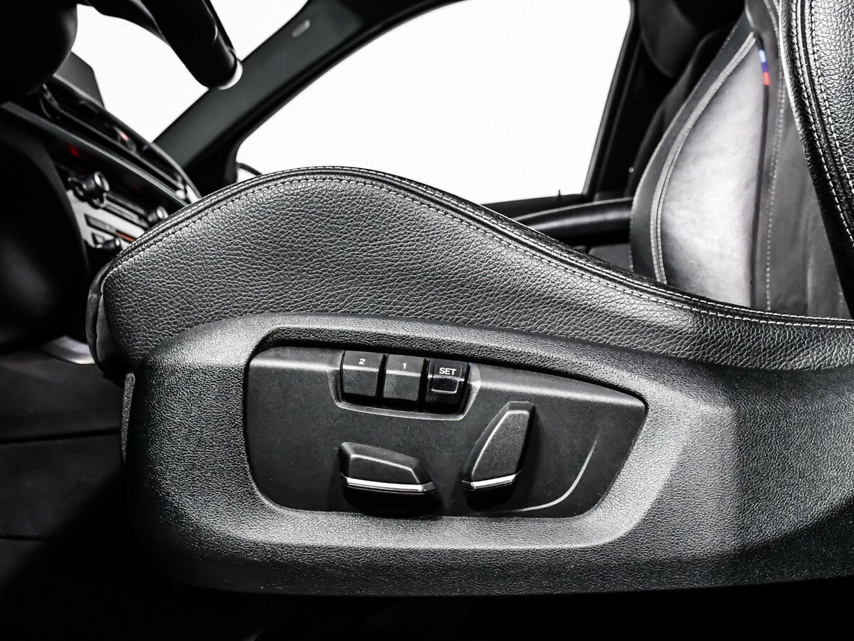 Б/У БМВ Икс6 2018 года. Фото: #13