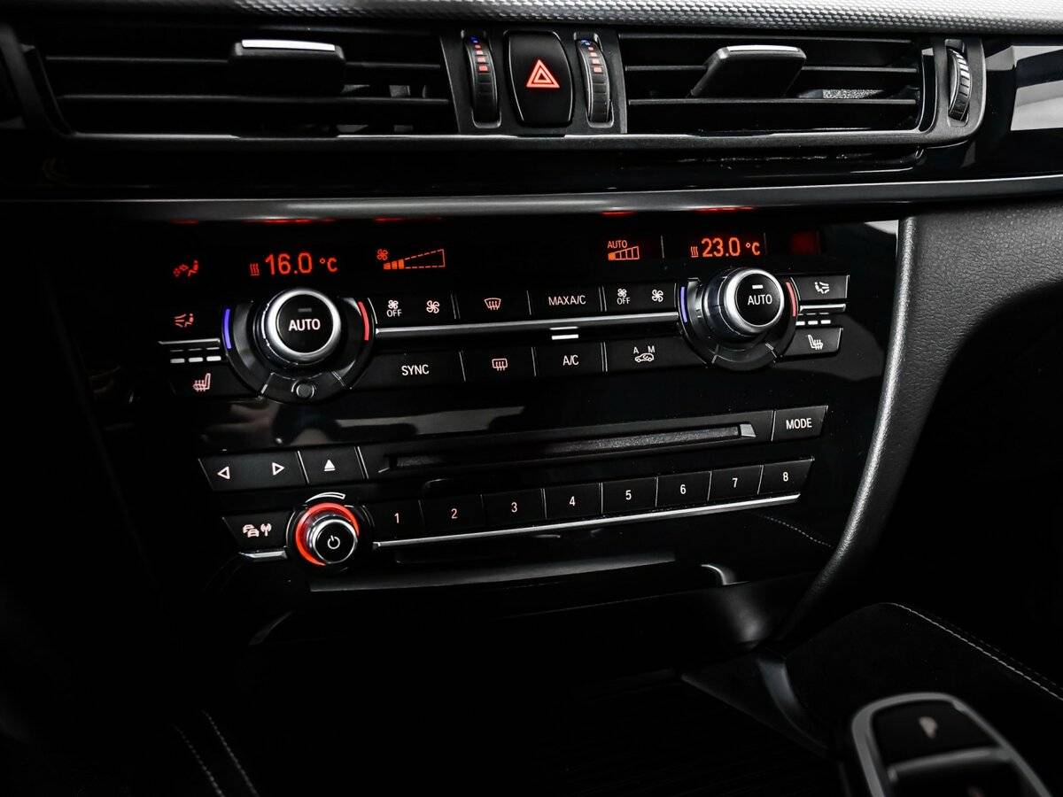 Б/У БМВ Икс6 2018 года. Фото: #16