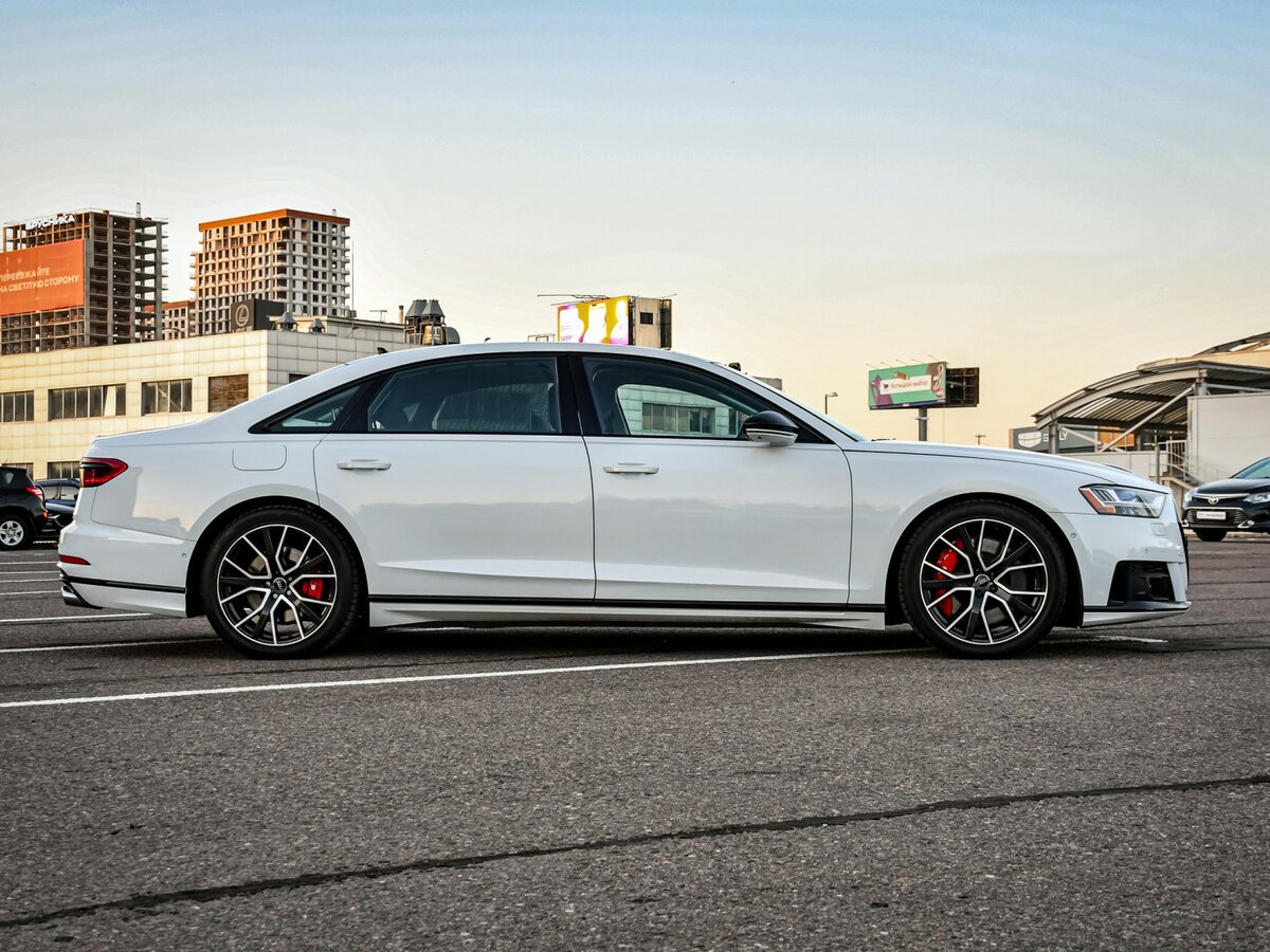 Б/У Ауди S8 2020 года. Фото: #2