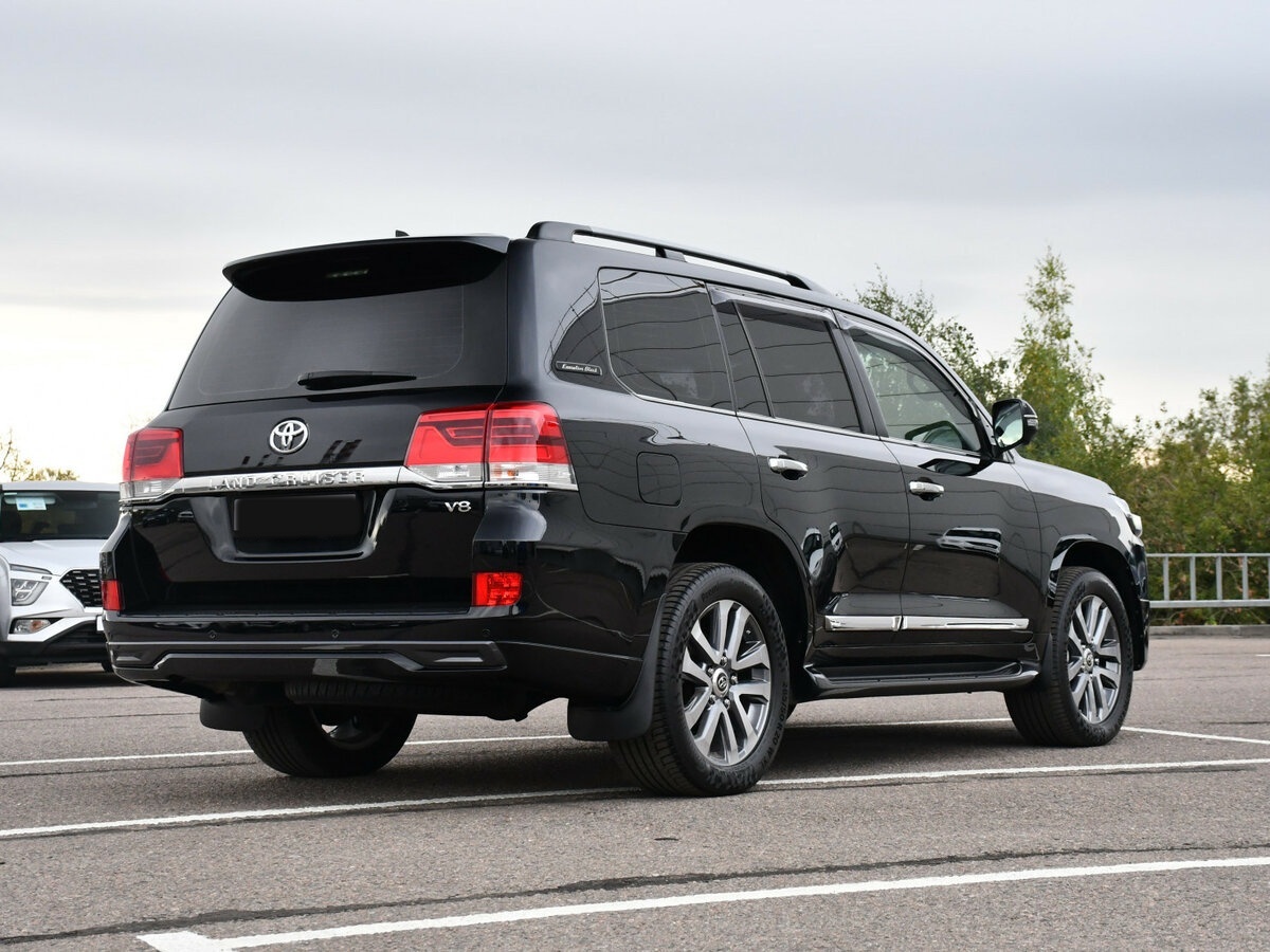 Б/У Тойота Лэнд Крузер 2017 года. Фото: #4