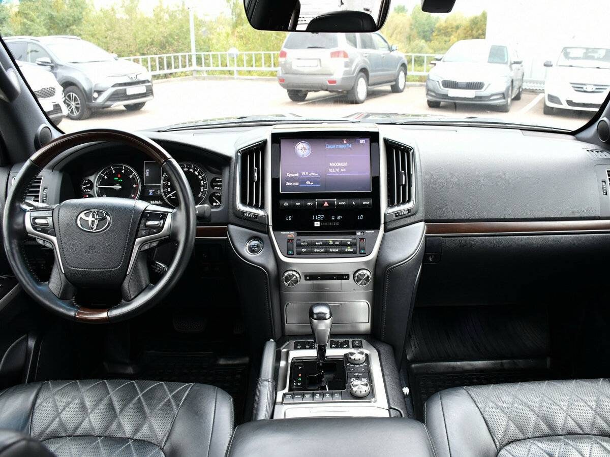 Б/У Тойота Лэнд Крузер 2017 года. Фото: #10