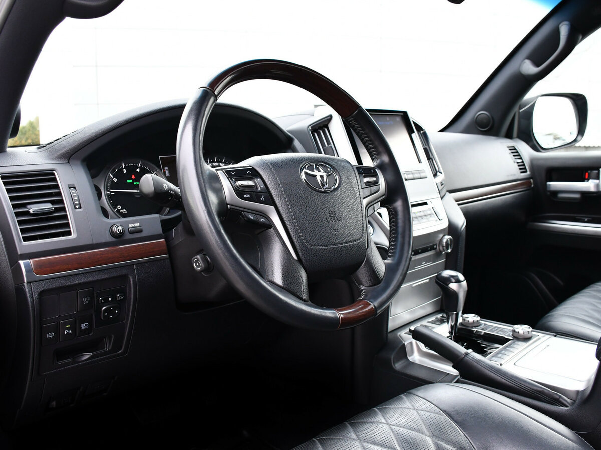 Б/У Тойота Лэнд Крузер 2017 года. Фото: #12