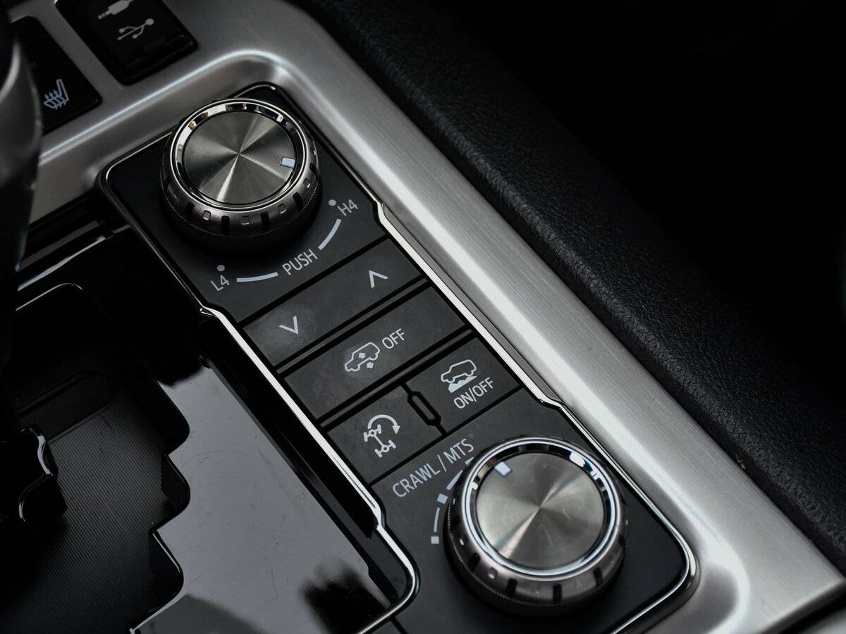 Б/У Тойота Лэнд Крузер 2017 года. Фото: #23