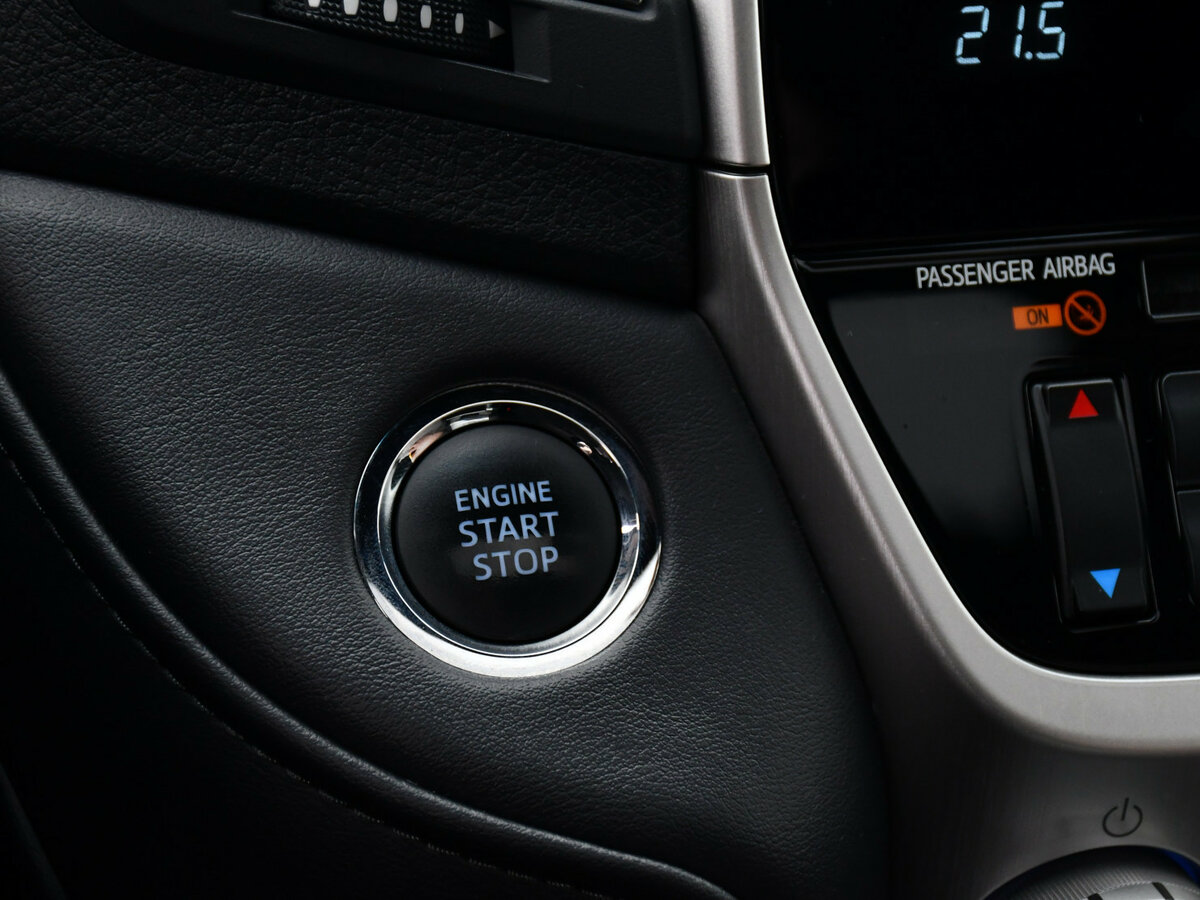 Б/У Тойота Лэнд Крузер 2017 года. Фото: #29