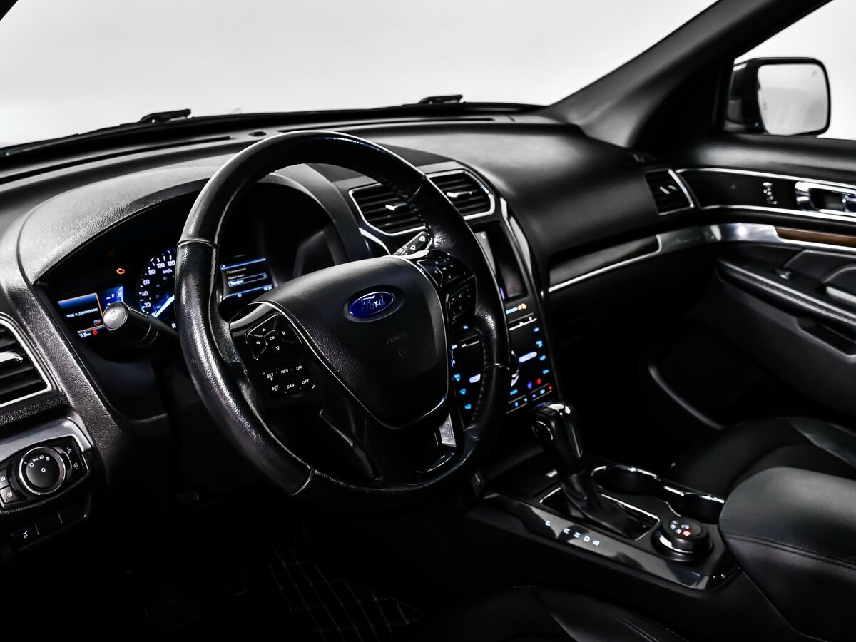 Б/У Форд Експлорер 2018 года. Фото: #11