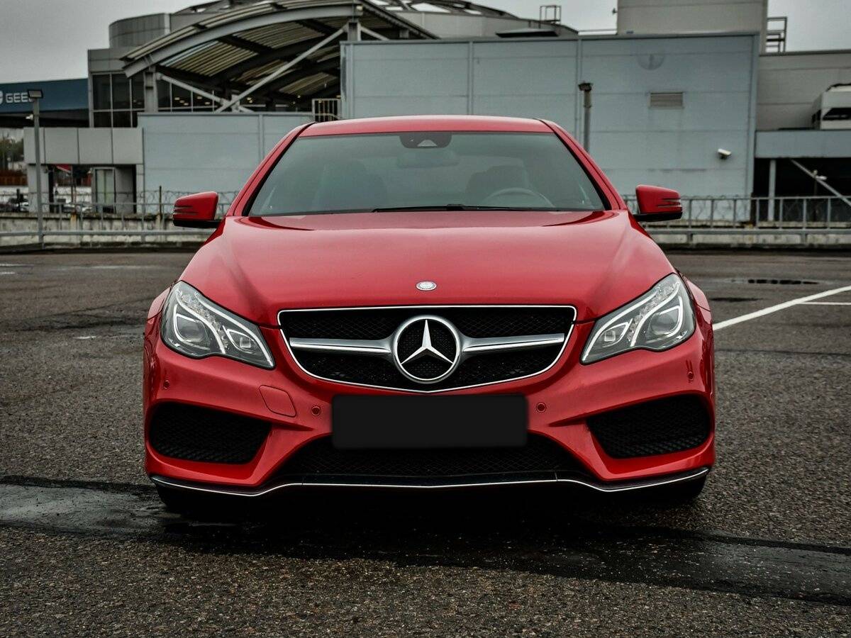 Б/У Мерседес-Бенц Е-Класс 2015 года. Фото: #1