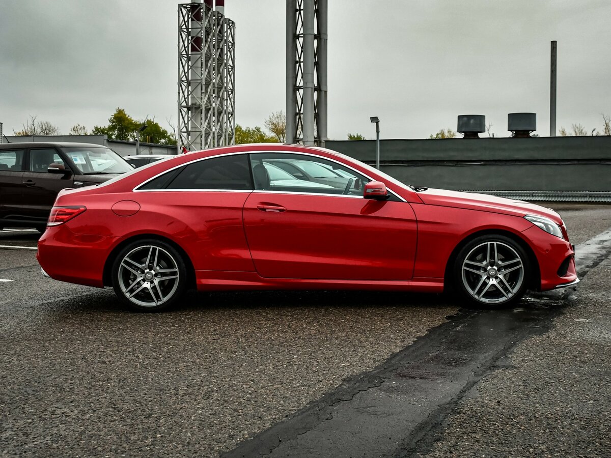 Б/У Мерседес-Бенц Е-Класс 2015 года. Фото: #3