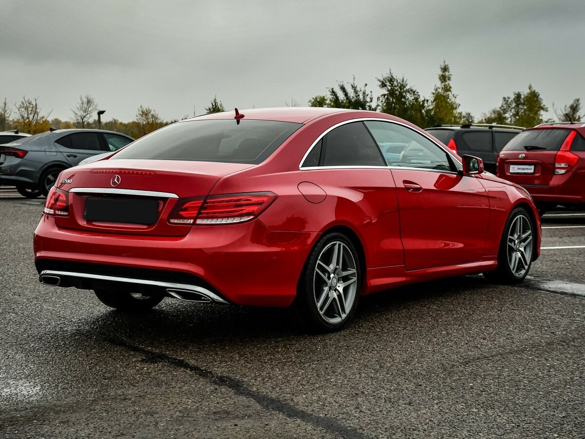 Б/У Мерседес-Бенц Е-Класс 2015 года. Фото: #4