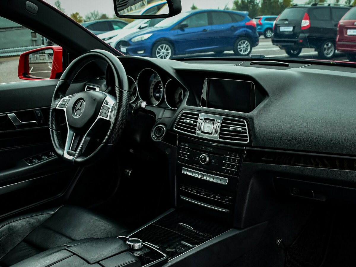 Б/У Мерседес-Бенц Е-Класс 2015 года. Фото: #8