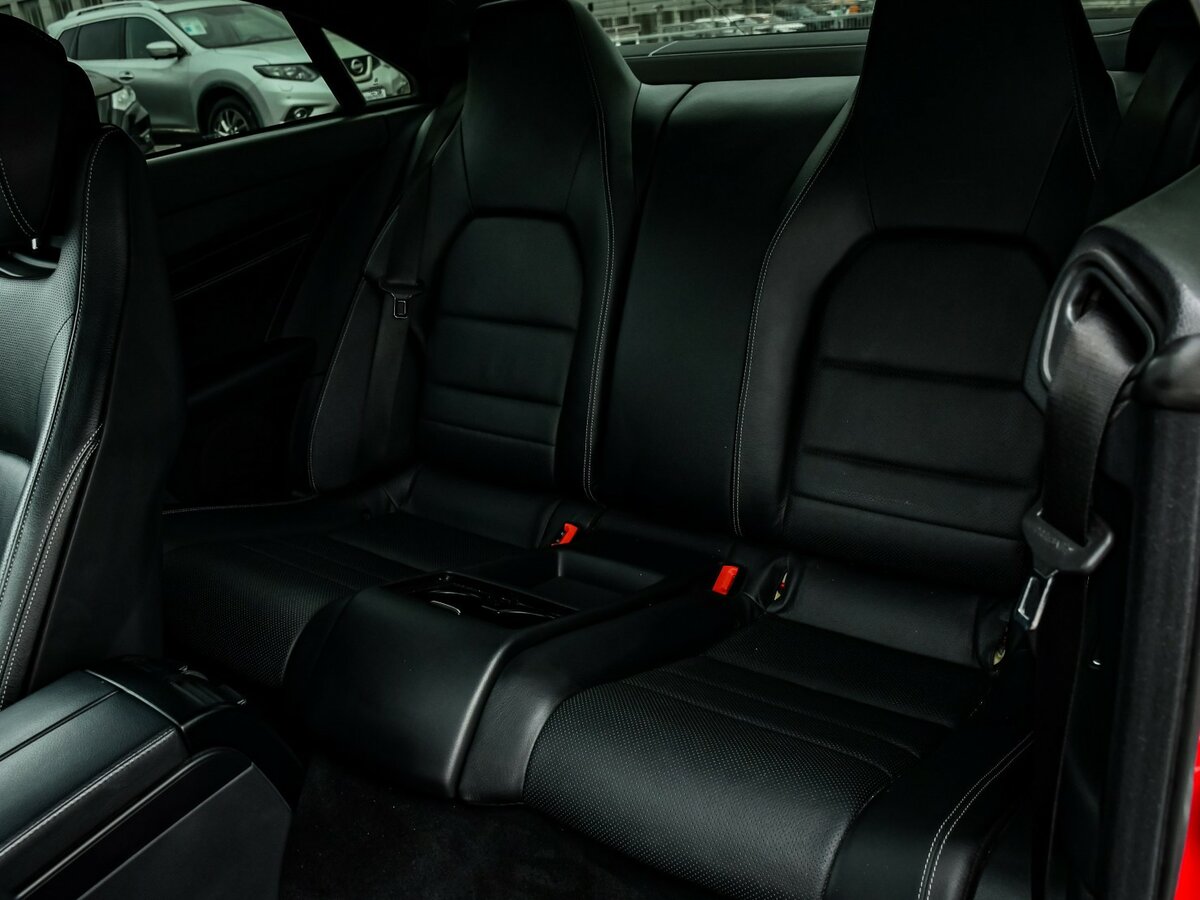 Б/У Мерседес-Бенц Е-Класс 2015 года. Фото: #11