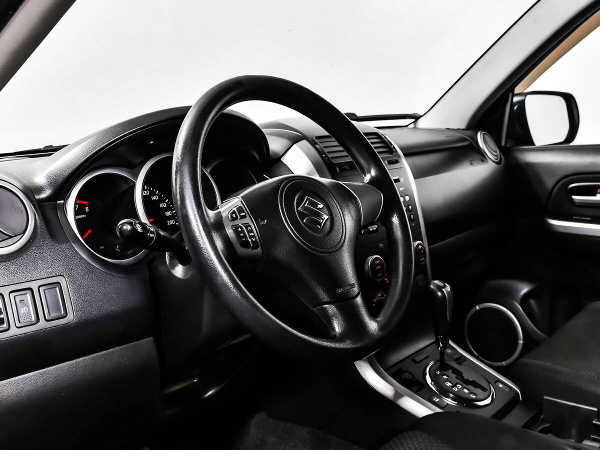 Б/У Сузуки Гранд Витара 2010 года. Фото: #9