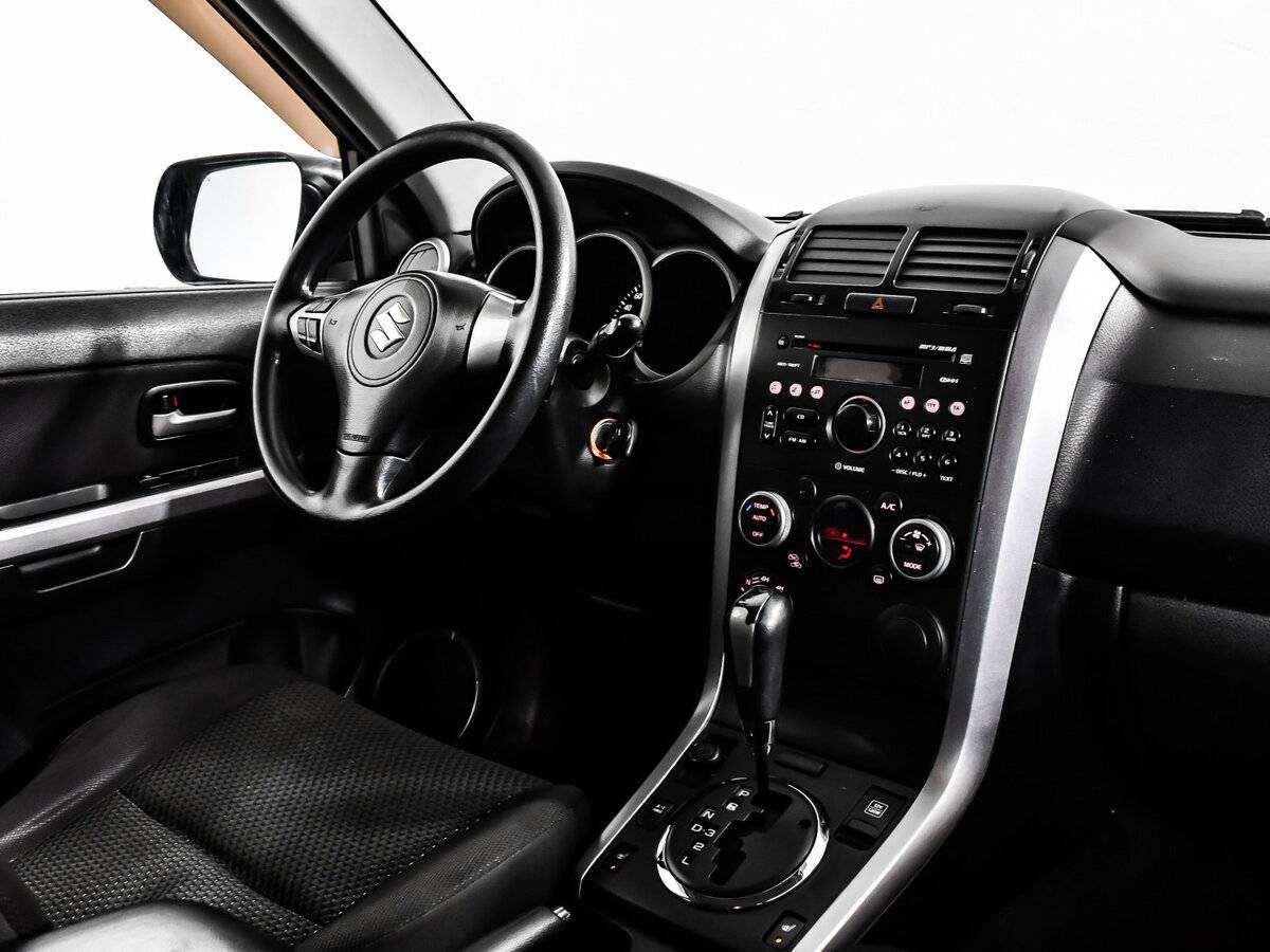 Б/У Сузуки Гранд Витара 2010 года. Фото: #10