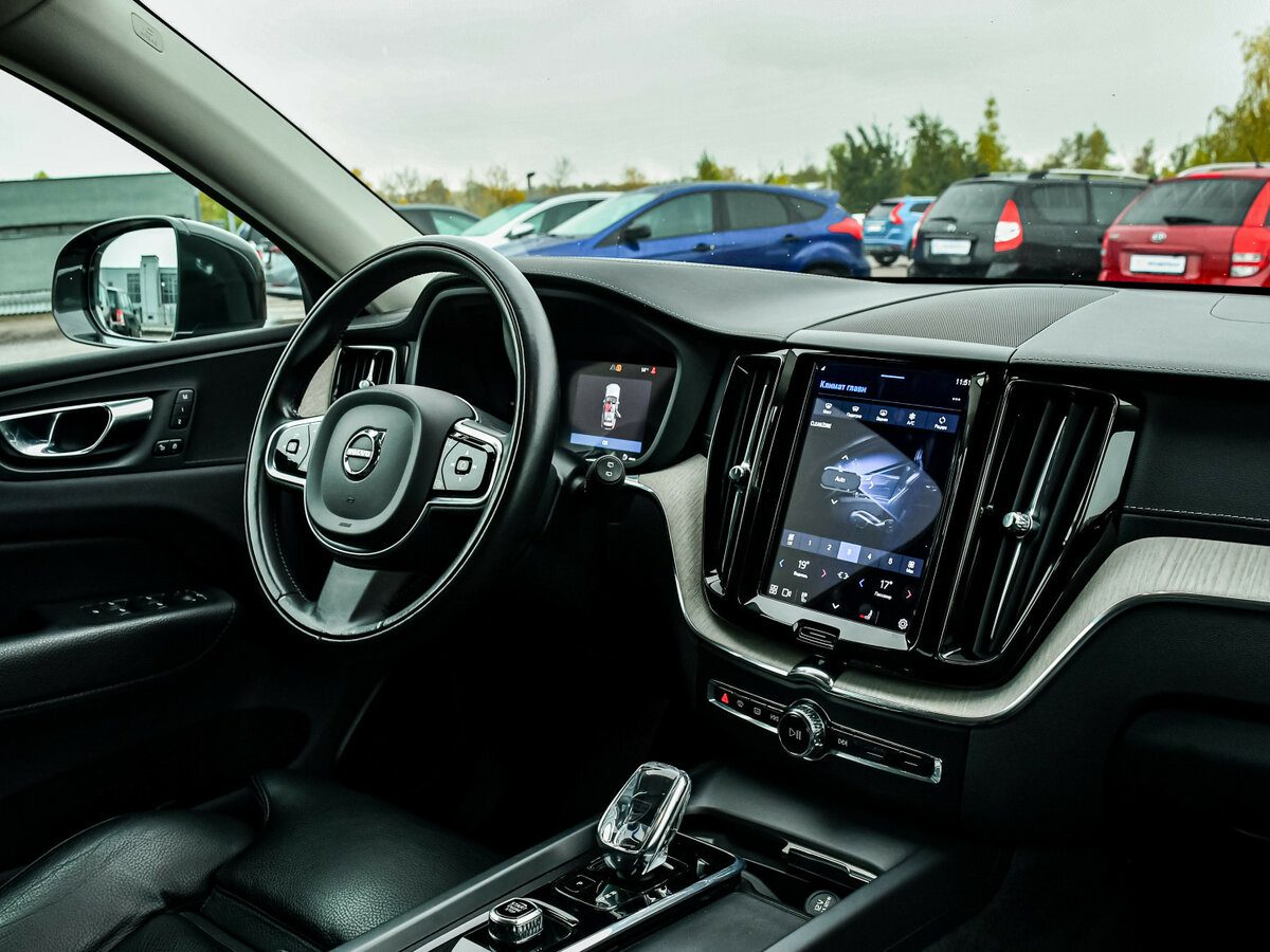 Б/У Вольво ИксЦ60 2021 года. Фото: #8