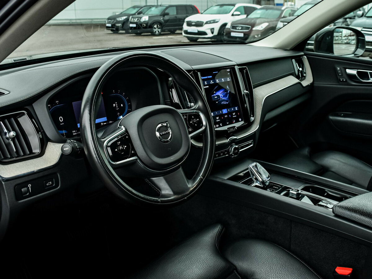 Б/У Вольво ИксЦ60 2021 года. Фото: #10