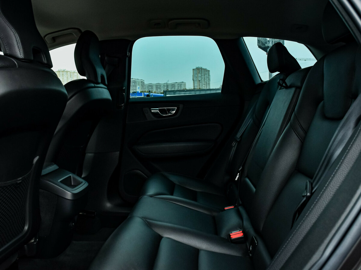 Б/У Вольво ИксЦ60 2021 года. Фото: #11