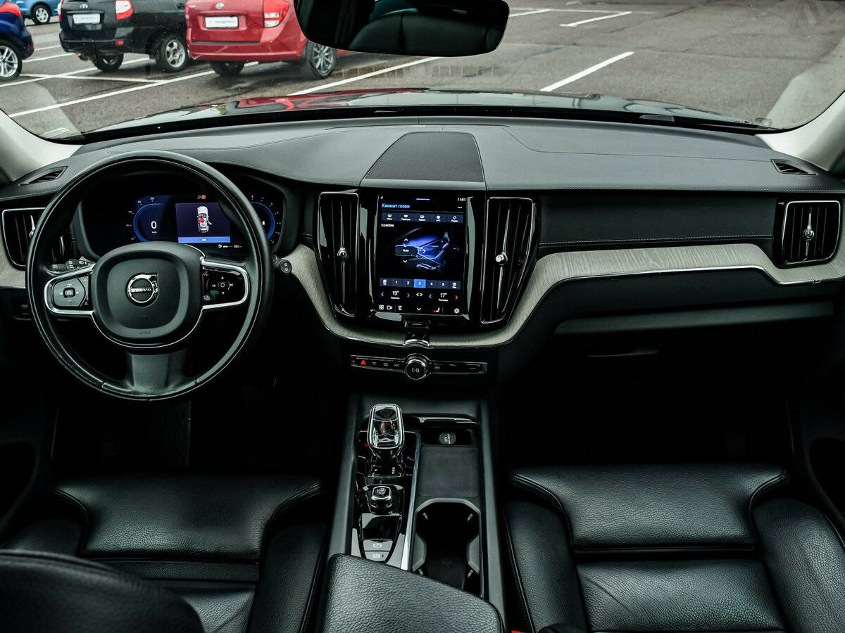 Б/У Вольво ИксЦ60 2021 года. Фото: #12