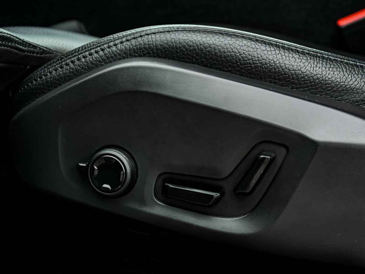 Б/У Вольво ИксЦ60 2021 года. Фото: #13