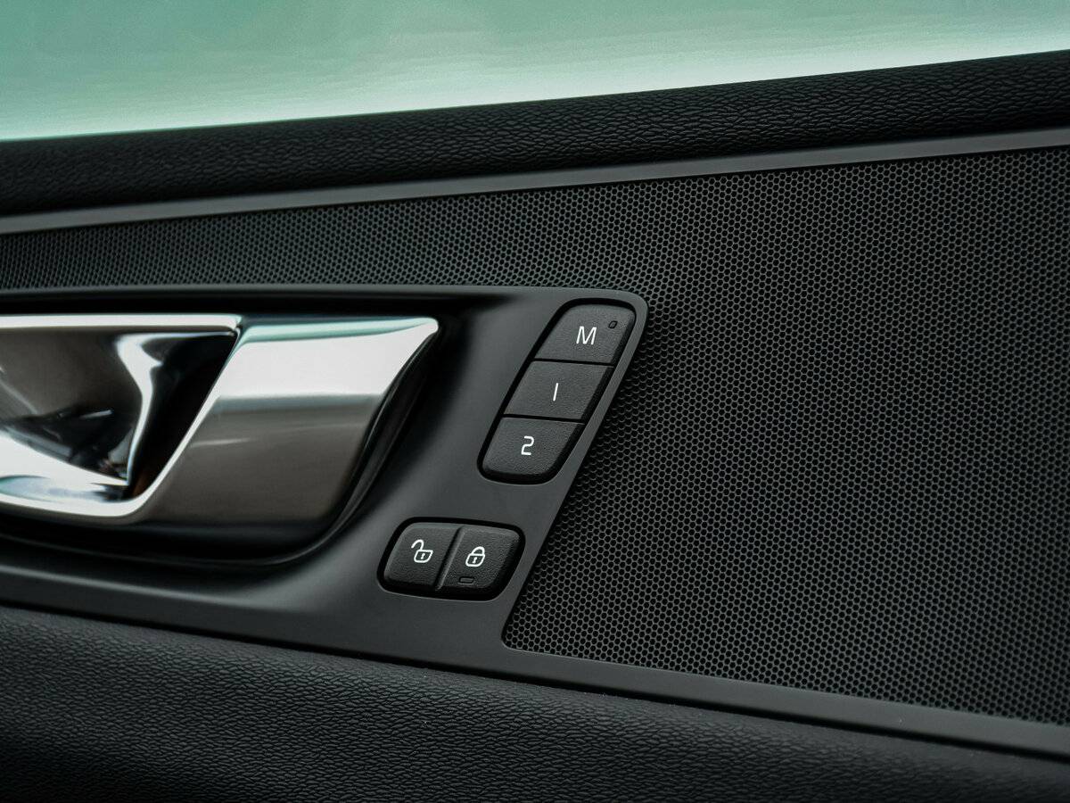 Б/У Вольво ИксЦ60 2021 года. Фото: #14